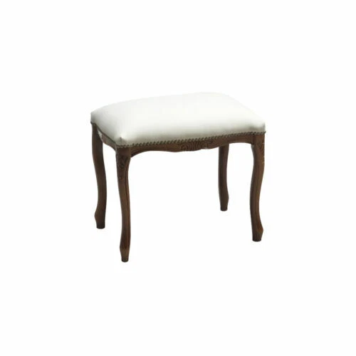 Poggiapiedi, contenitori e pouf beige per la casa