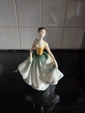 Figurina Royal Doulton Cynthia HN 2440 firmata Peggy Davies