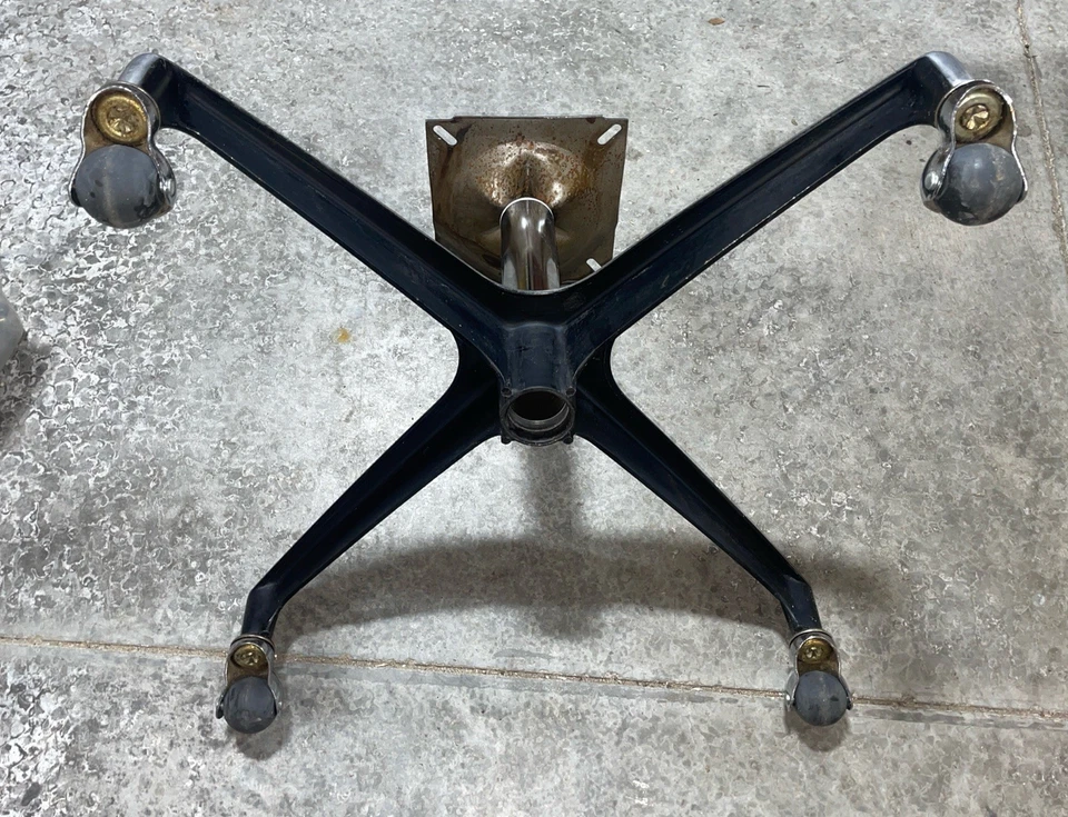 Bases de hélice de silla de oficina giratoria rodante 4 MCM cromo y aluminio Burd-Howell Foto 4 de 4