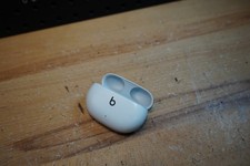  H Beats Studio Buds Charging Case A2514 ONLY White No Earbuds