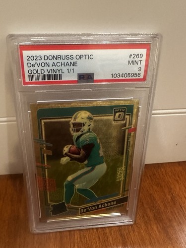 De'Von Achane [Gold Vinyl] #269 2023 Panini Donruss Optic card