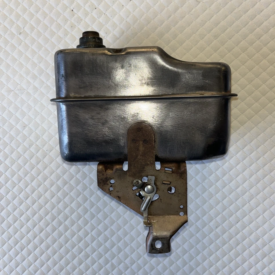 GENUINE 5 HP BRIGGS AND STRATTON HORIZONTAL SHAFT Fuel Tank 5hp PN-555192/135202 - Image 3 of 3