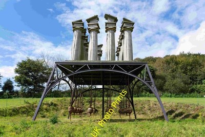 Foto A2 Rastloser Tempel Skulptur am Tremenheere Skulptur Gärten lang um 2020