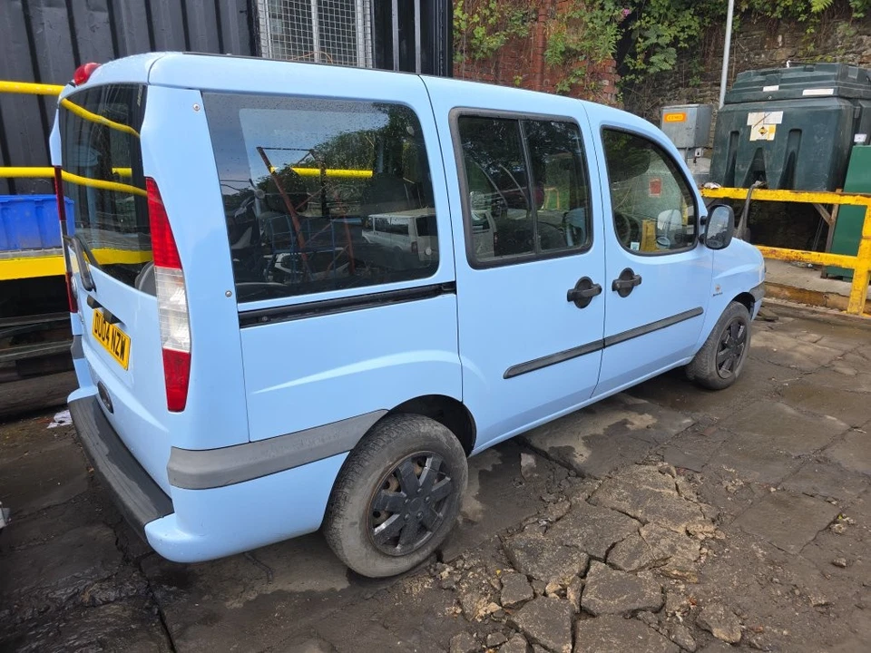 Luz interior Fiat Doblo Mk1 Dynamics 8v 5 puertas Mpv 2001-2010 (delantera) Foto 4 de 4