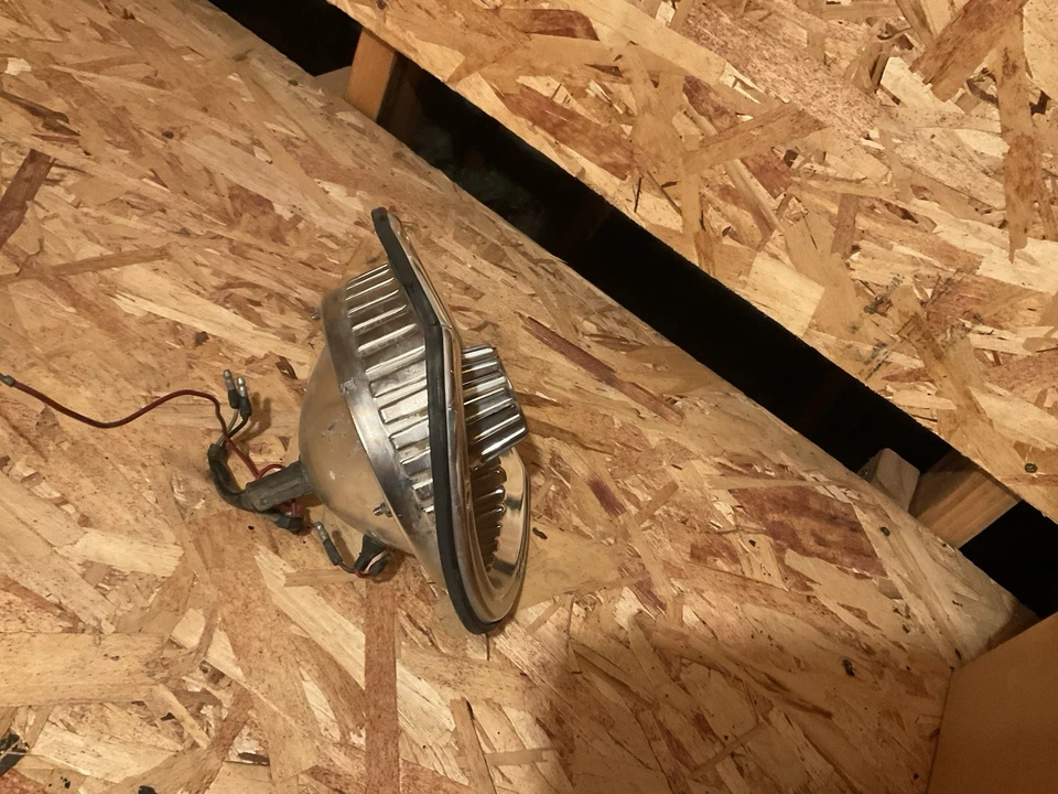 Ford Falcon 1964-65, carcasa y lente de luz trasera Ranchero Foto 3 de 4