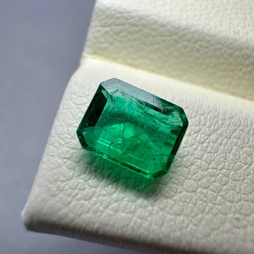 0.85 Ct Green Emerald Octagon, Lustrous  Rich Green Zambian Emerald Octagon. - product listing photo