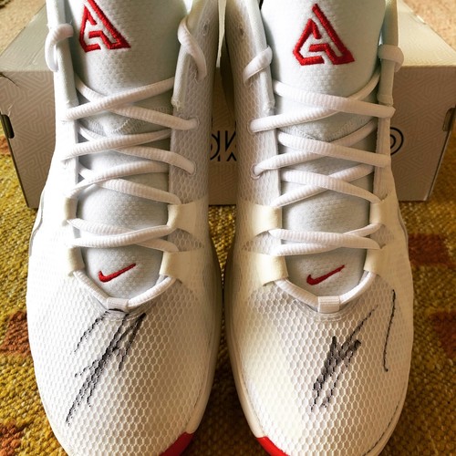 Giannis Antetokounmpo Signed Autograph 