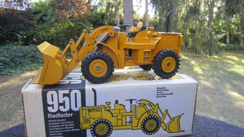 Conrad Strenco Caterpillar 950 Loader S/Tires 1/25 Mint Box! - Image 4 of 4