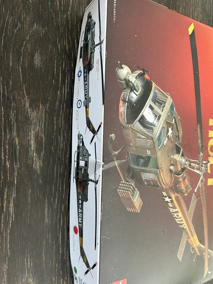 Пластиковая модель 1/72 Bell Uh-1B Huey Warbird коллекция No22 60722 штук запечатанная - Изображение 3 из 4