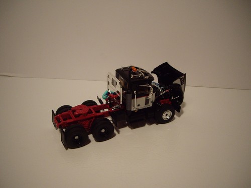 FIRST GEAR 1/50 BLACK, SILVER MACK GRANITE MP DAY CAB WITH SILVER EAST END DUMP - Picture 9 of 12