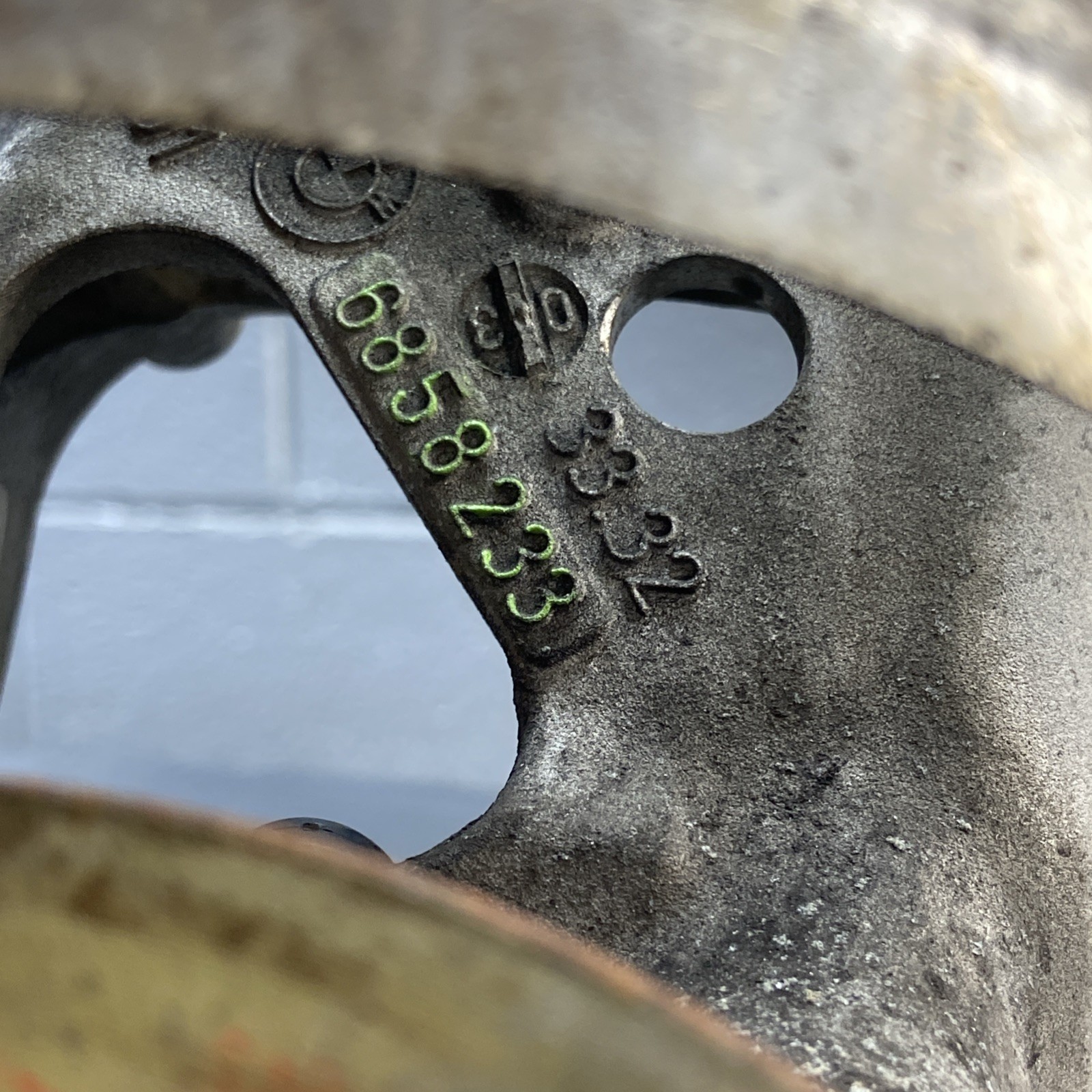 BMW i8 2014-2020 Rear Left Steering wheel hub