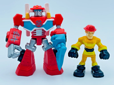 Playskool Heroes Transformers Rescue Bots Heatwave the Fire-Bot and Kade Burns