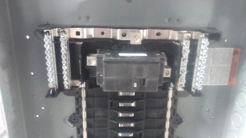 Square D QO132M125P 120/240VAC 125 A 32 Space Load Center w/out Cover - Image 4 of 4