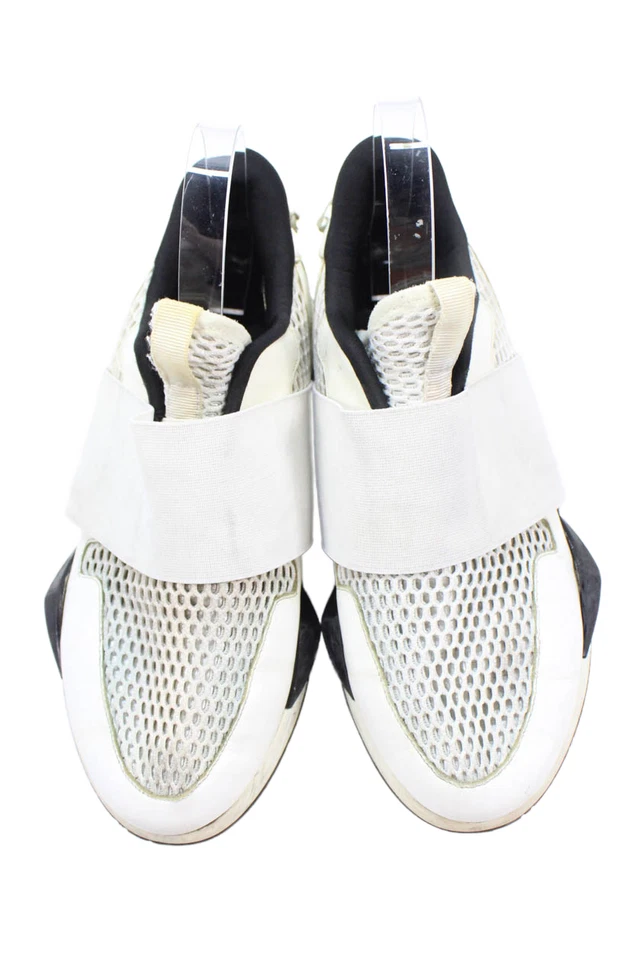 Zapatillas gruesas Givenchy para mujer forradas con textura blancas talla 8 Foto 2 de 4
