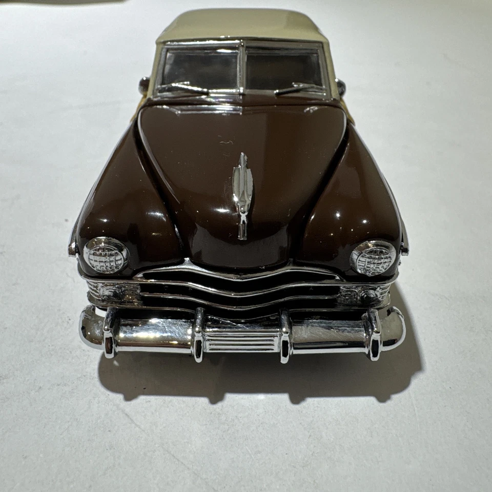 1987 Franklin Mint 1950 Chrysler Town & Country Woody Wagon 1:43 Diecast Model C - Image 2 of 4