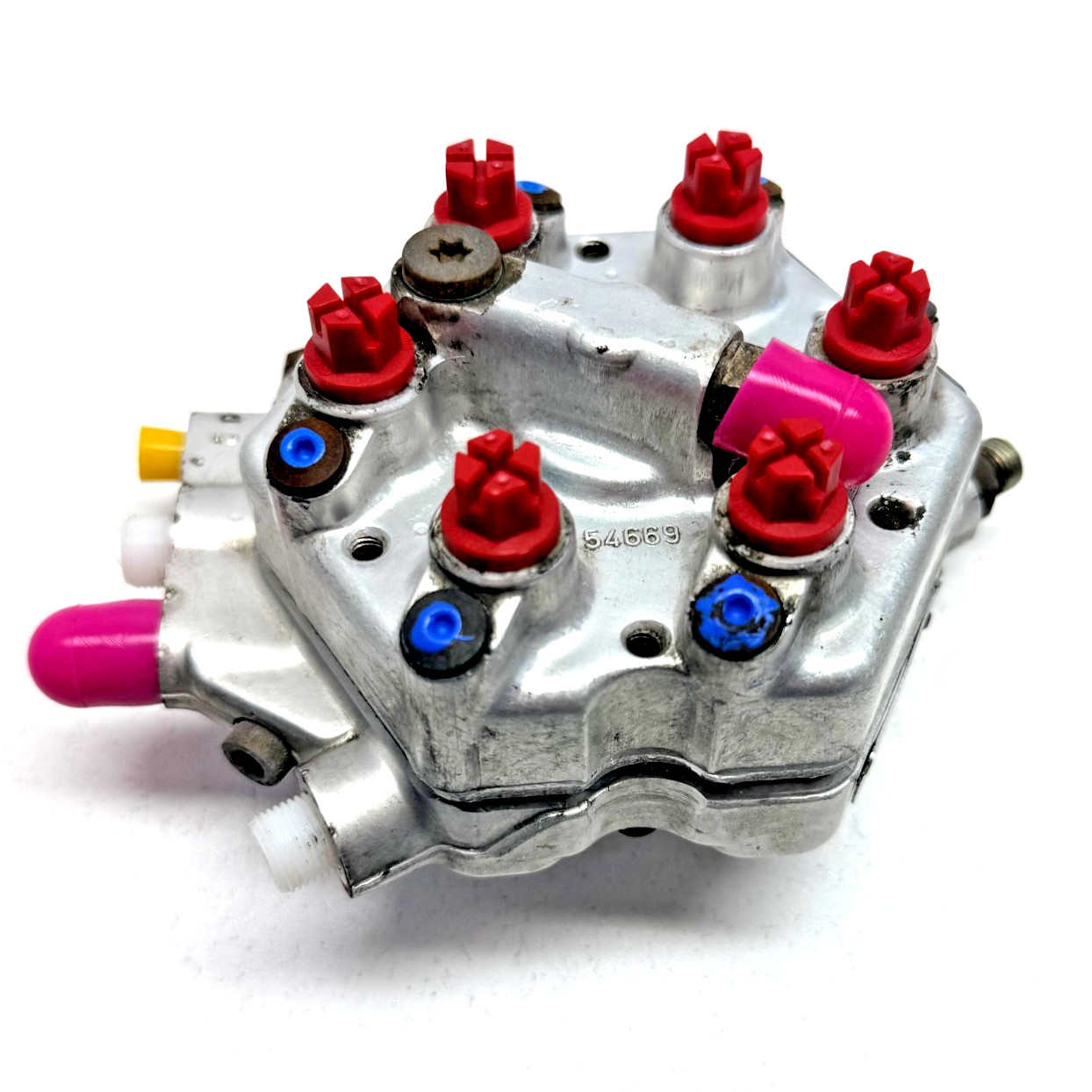 Lamborghini Countach Fuel distributor P/N 0438100099