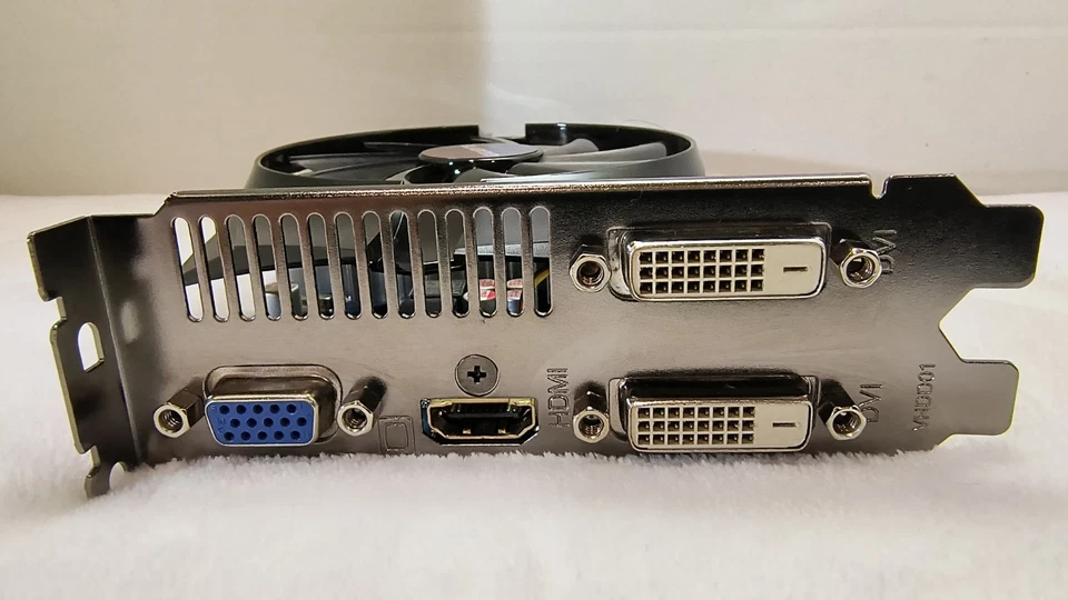 GIGABYTE GT 740 - 2GB GDDR5 - HDMI + 2x DVI-D + VGA - GV-N740D5OC-2GI - Image 2 of 4