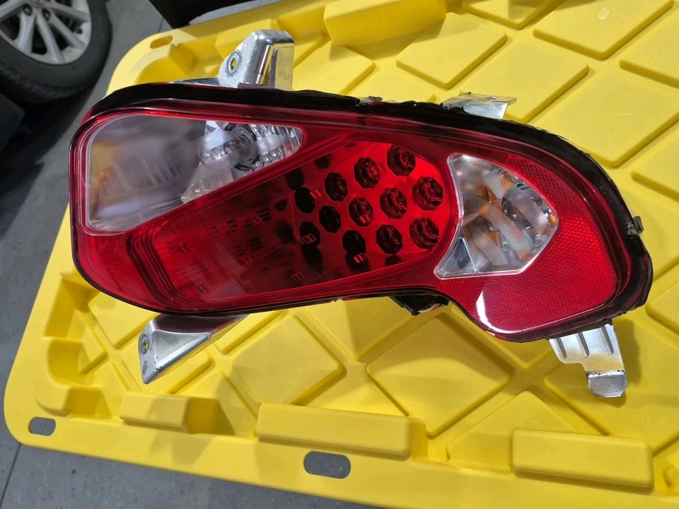 10-19  Can Am Spyder RT-S SE6 Right Rear Taillight Turn Signal Light Lamp Lens - Image 2 of 4