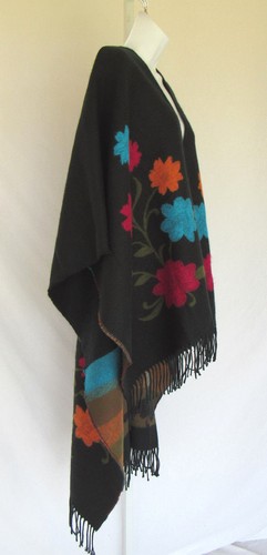 VINTAGE 1970s 80s PONCHO STYLE FLORAL SHAWL FRINGE TRIM ACRYLIC - Picture 9 of 11