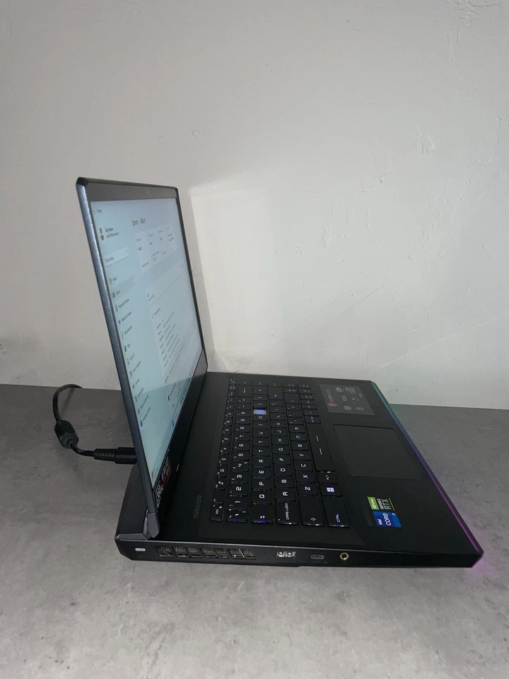 MSI GE66 Raider 15.6" (Intel i7-12700H, 16GB RAM, RTX 3070 Ti) Gaming Laptop - Image 2 of 4