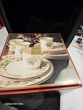 Lenox HOLIDAY 12-Piece Dinnerware Set Dinner & Salad Plates Mugs New In BOX