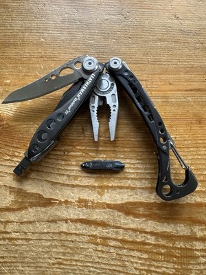 Leatherman Skeletool CX Multitool Plain Edge Satin Blade Knife 154CM Steel