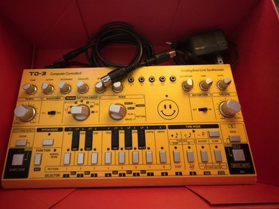 Behringer TD-3 Analog Desktop Bass Line Synthesizer w/ Sequencer, Yellow
