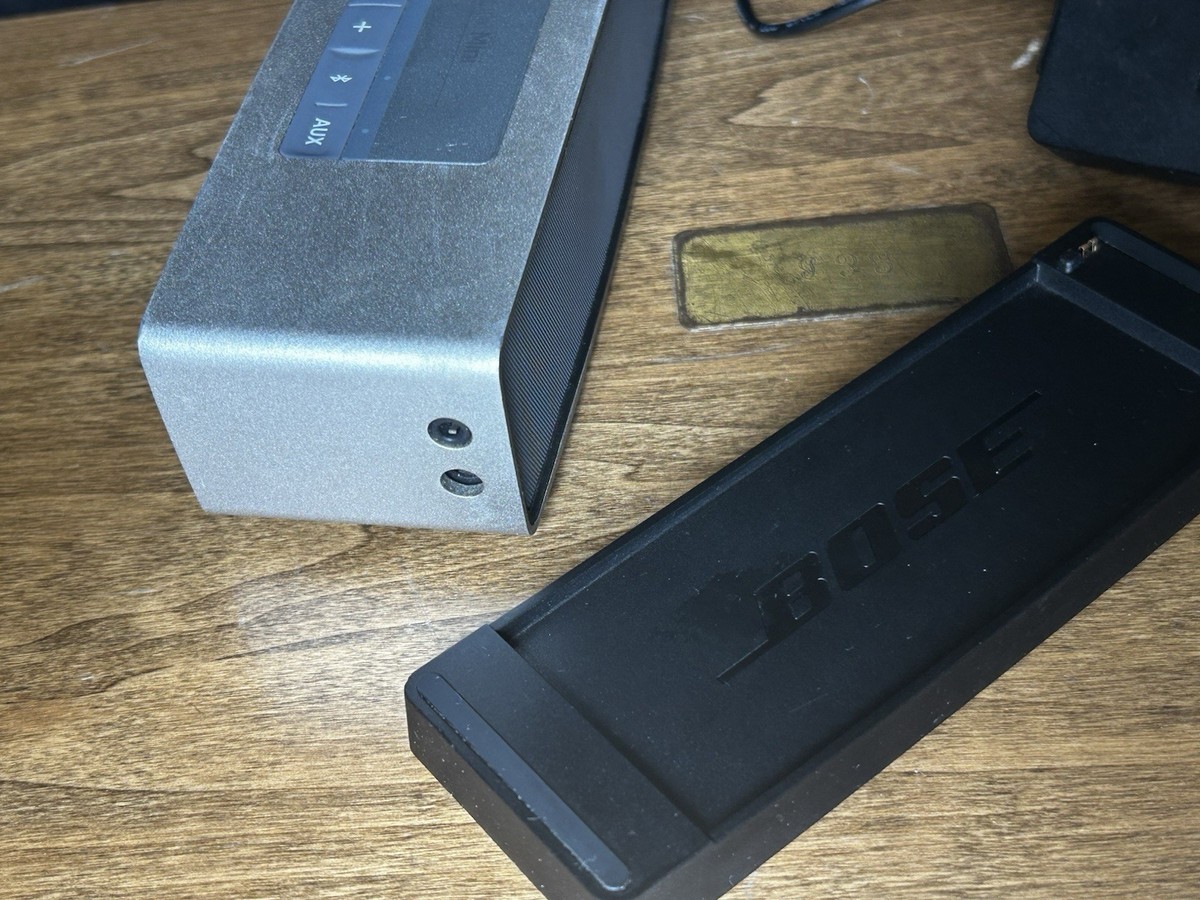 Bose SoundLink Mini Portable Bluetooth Silver Speaker +Charging