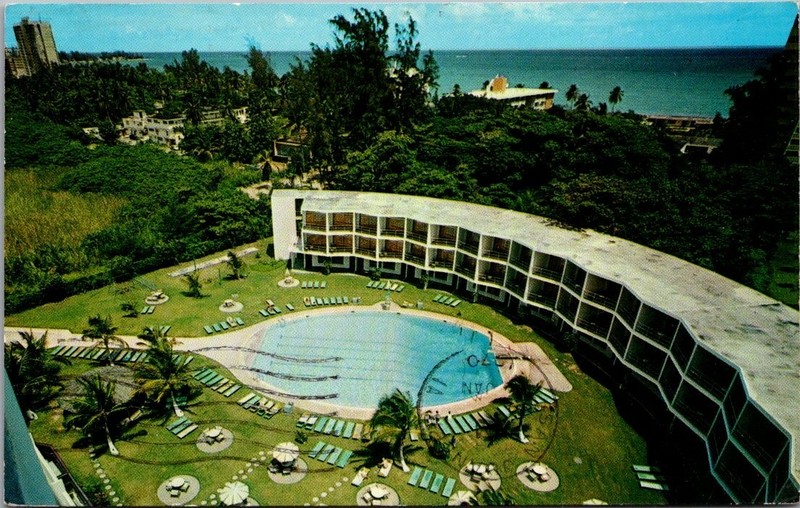 RACQUET SHAPED SWIMMING POOL Racquet Club Hotel ISLA VERDE Puerto Rico Postcard