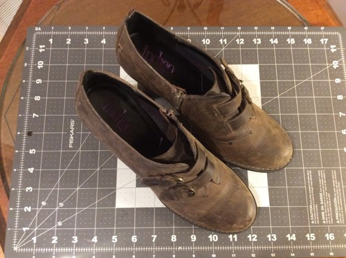 Scarpe da donna Indigo by Clarks in pelle marrone con fibbia taglia 9M steampunk casual - Foto 3 di 14