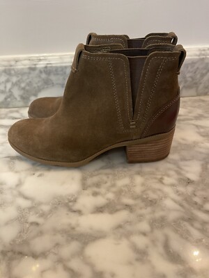 Clarks Artisan Maypearl Daisy Ankle Boots Size 8.5M Tan Suede Stack Heel