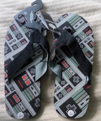 MEN'S SIZE LARGE 10/11 BIOWORLD NINTENDO PRINT FLIP FLOPS THONG SANDAL NWT  