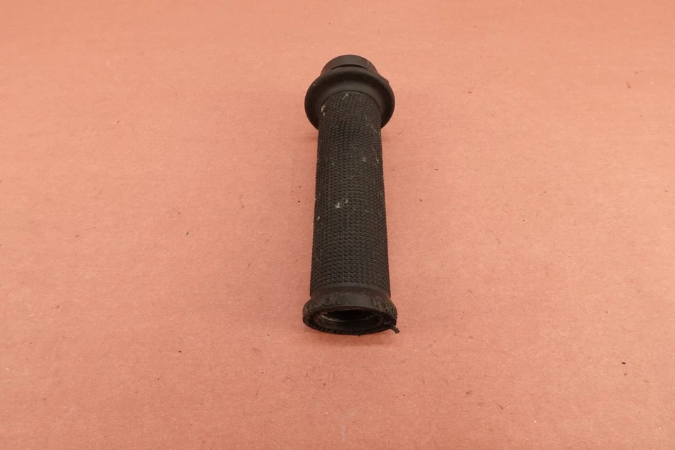 2006 2007 SUZUKI GSXR 600 GSXR600 RIGHT THROTTLE GRIP - Image 4 of 4