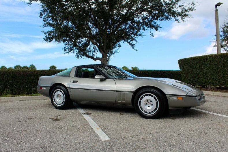 1986 Grey Chevrolet Corvette   | C4 Corvette Photo 3