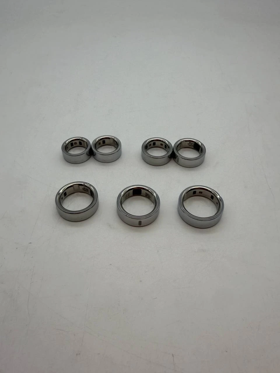 Oura Ring Gen 4 Smart Fitness Ring - 4/5/6/7/9/10/11/12 - Silver - RING ONLY
Opens in a new window o