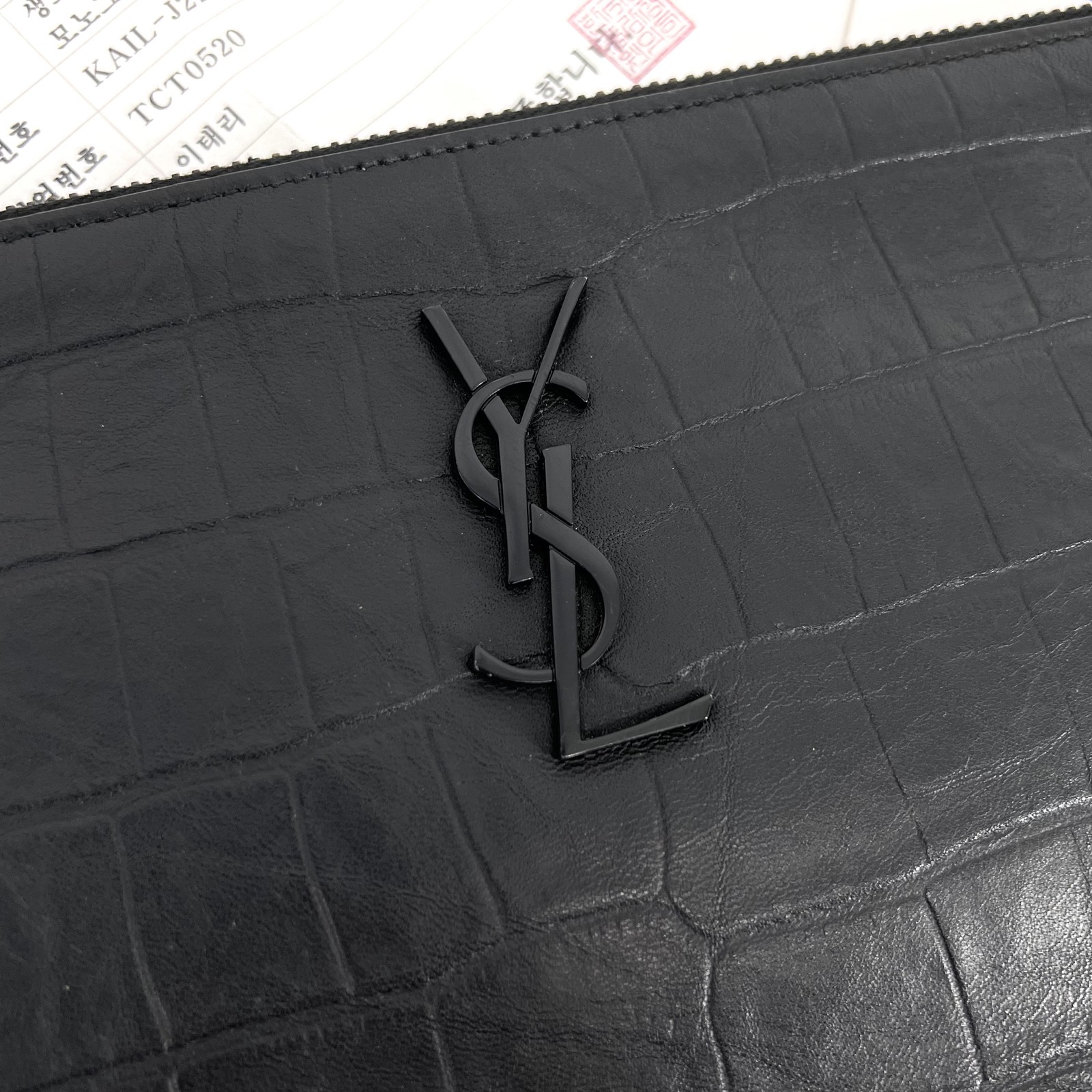 Saint Laurent Monogram Borsa pochette in pelle nera (453249) 140297983