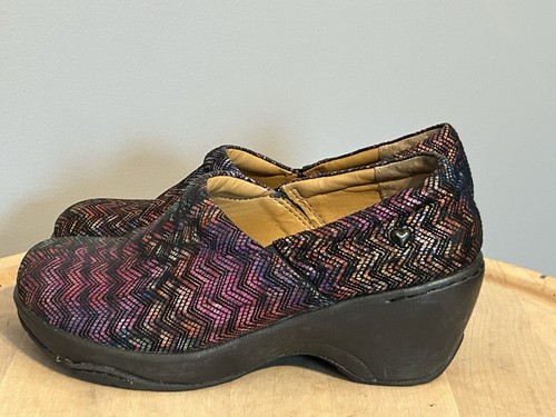 Nurse Mates Clogs Schuhe Damen 7W Leder Bryar rutschfeste Schuhe mehrfarbig - Bild 7 von 9