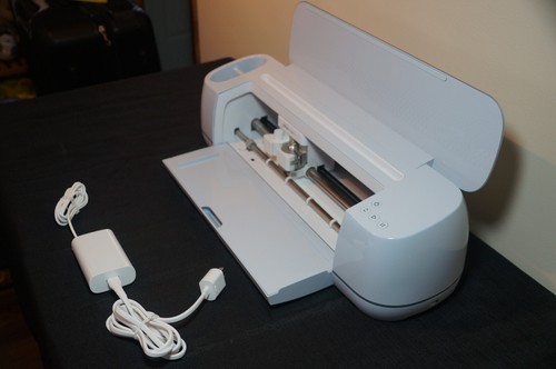Cricut Maker 3 - Excellent/MINT Condition - used only a few times! - Picture 5 of 12