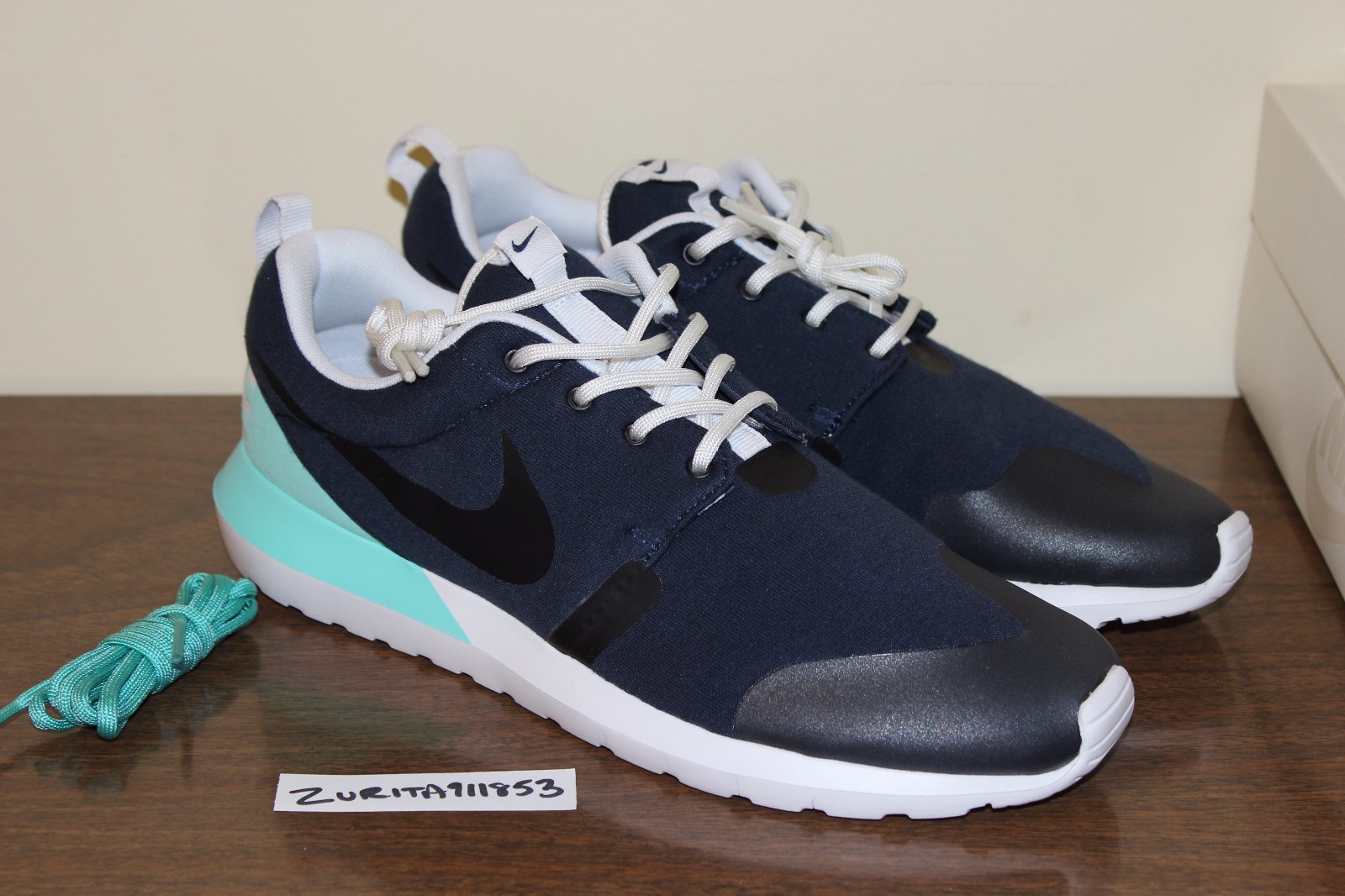 nike roshe run tech fleece