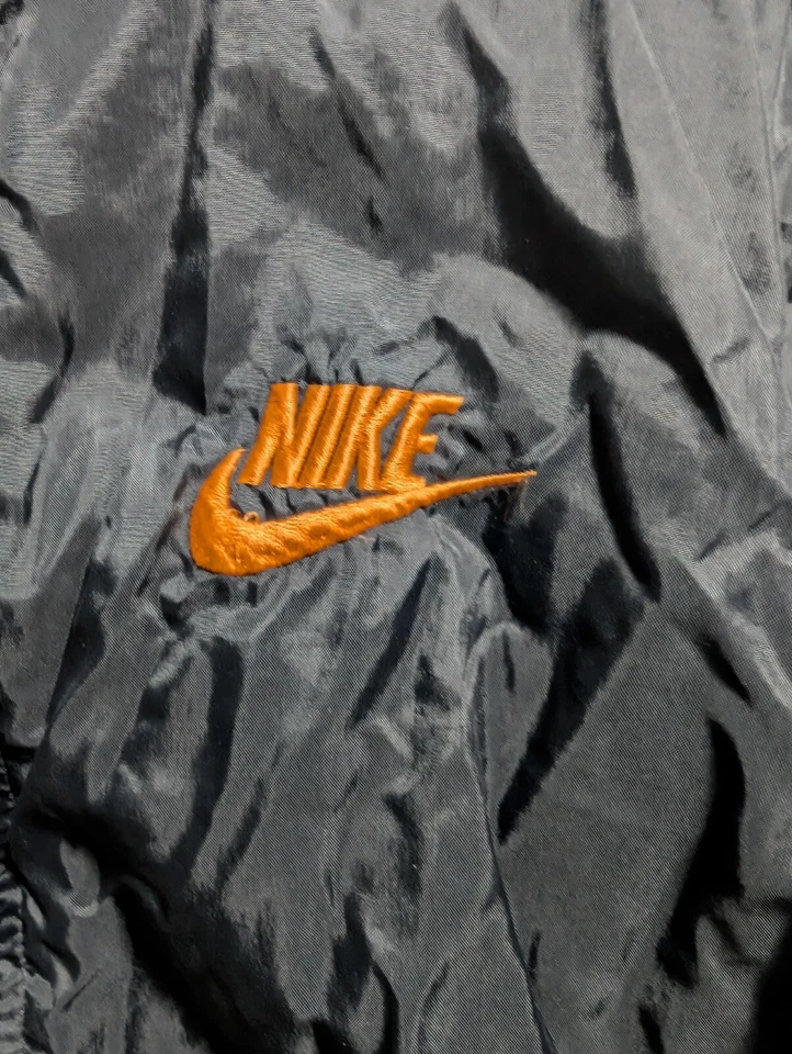 Chaqueta cortavientos de colección Nike juvenil 100 % nailon cremallera completa negra/púrpura/naranja • XL Foto 2 de 3