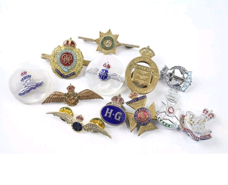Military Lapel / Sweetheart Badges Inc KRRC RAF On War Service Etc x 12=0220