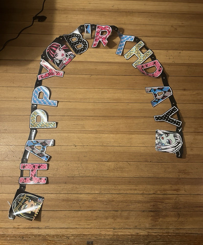 G1 Monster High ~ Happy Birthday Sign