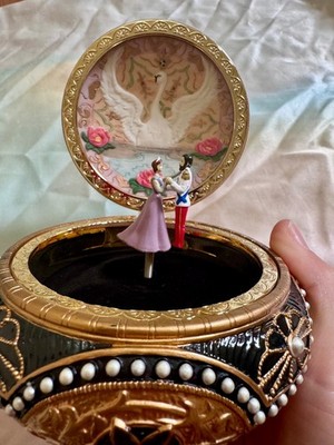 San Francisco Music Box Company Anastasia Alexandra and Nicholas