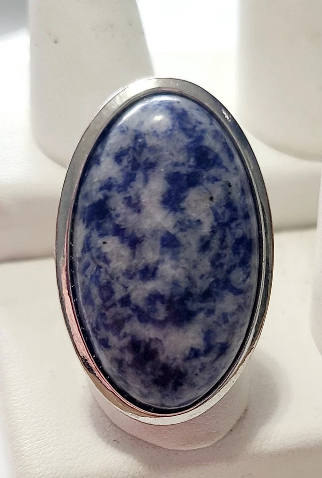 Anillo de piedra azul y blanco de sodalita en tono plateado talla 7 grande cóctel llamativo Foto 4 de 4
