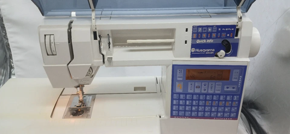 Husqvarna Viking 500 Máquina de Coser FUNCIONA Accesorios Estuche Foto 2 de 4