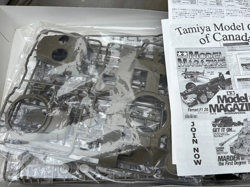 TAMIYA # 35254 1/35th SCALE M-26 PERSHING U.S MEDIUM TANK KIT NO DECAL - Image 2 of 3