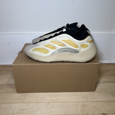 Adidas Yeezy 700 V3 Safflower G54853 Size 11 New In Box