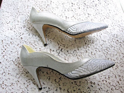 VINTAGE 1960 STYLE JACQUES LEVINE SPARKLY SILVER POINTY TOE HIGH HEEL SHOES - 8M - Picture 4 of 7