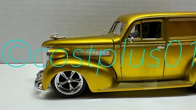 JADA SHOWROOM FLOOR 1939 CHEVY SEDAN DELIVERY 1:24 YELLOW
