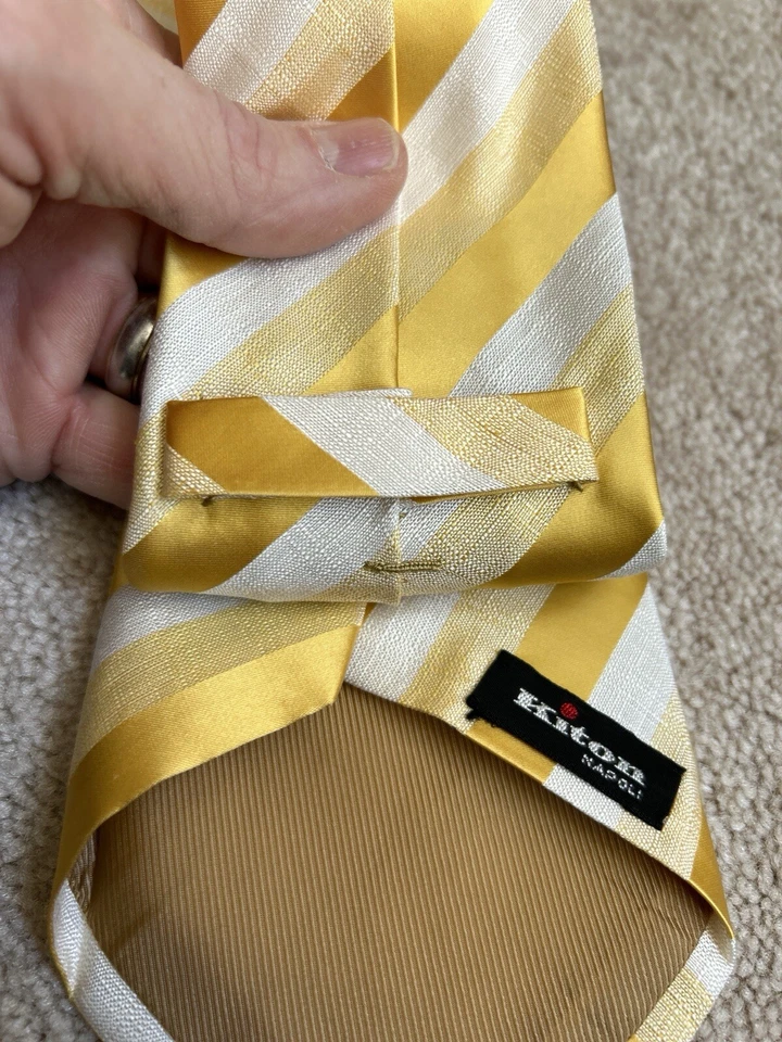 KITON 7 pliegues corbata - seda / lino - dos tonos oro / rayas blancas - 3 1/2" Foto 4 de 4